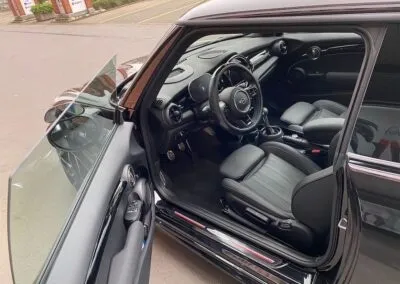 Innenraum des Mini JCW von Alain Grogg mit Handschaltung